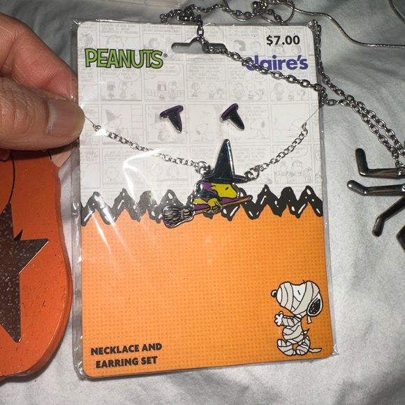 Eight pieces Halloween bundle gently used - Picture 12 of 16